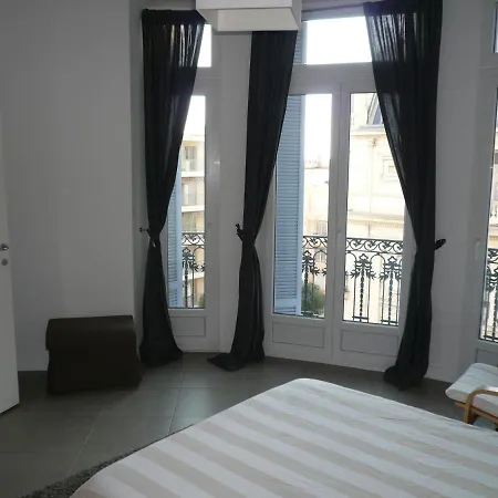 2 Pieces, Centre Ville, 50 Metres Plages Et Mer. Апартаменты