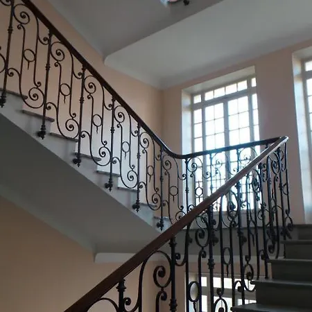 2 Pièces, Centre Ville, 50 Mètres Plages Et Mer. * Menton