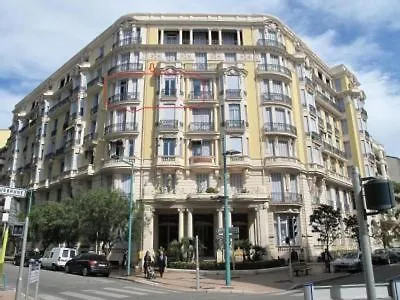 Appartement 2 Pièces, Centre Ville, 50 Mètres Plages Et Mer. *