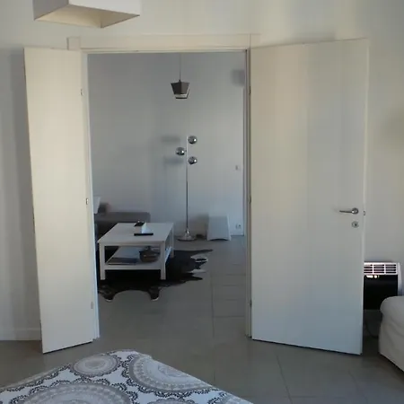2 Pièces, Centre Ville, 50 Mètres Plages Et Mer. Appartement *