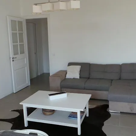 2 Pieces, Centre Ville, 50 Metres Plages Et Mer. Apartament
