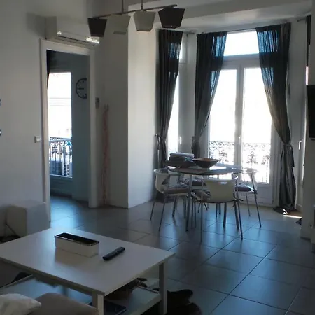 2 Pieces, Centre Ville, 50 Metres Plages Et Mer. * Menton