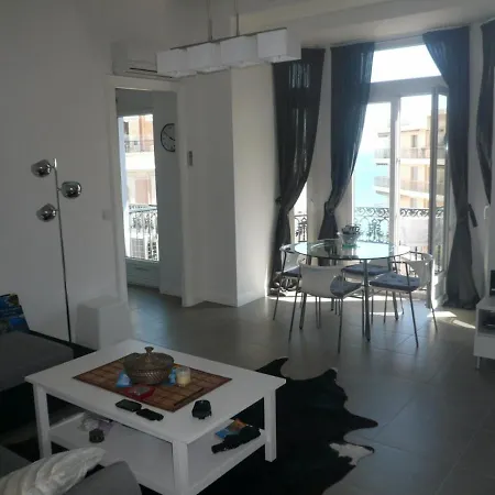 2 Pieces, Centre Ville, 50 Metres Plages Et Mer. * Ментона