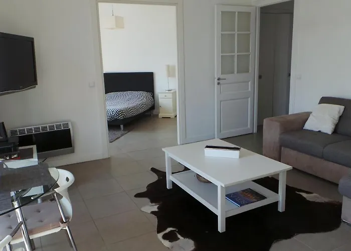 Apartmán 2 Pieces, Centre Ville, 50 Metres Plages Et Mer.