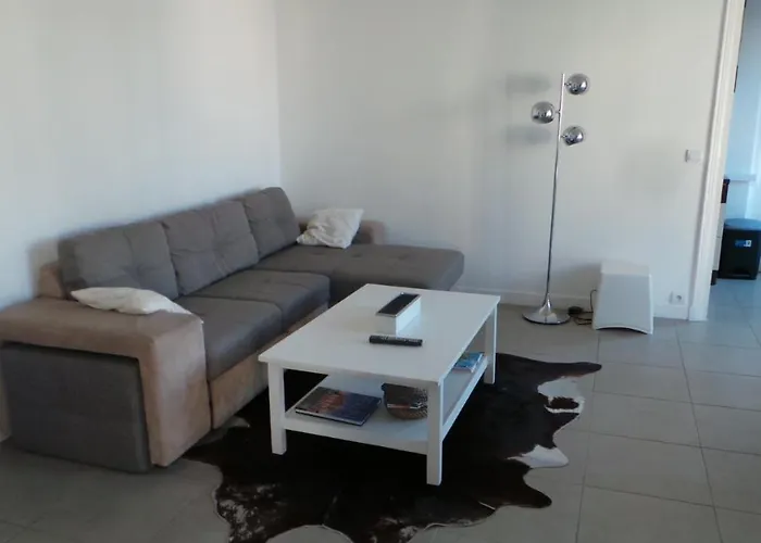 2 Pieces, Centre Ville, 50 Metres Plages Et Mer. Apartment Menton