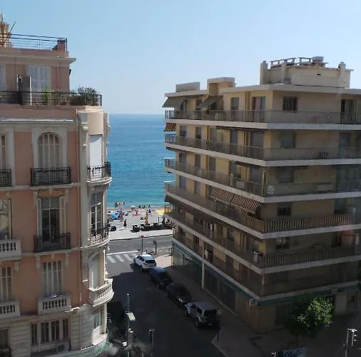 2 Pieces, Centre Ville, 50 Metres Plages Et Mer. Daire *