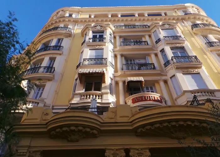 Apartment 2 Pieces, Centre Ville, 50 Metres Plages Et Mer. *