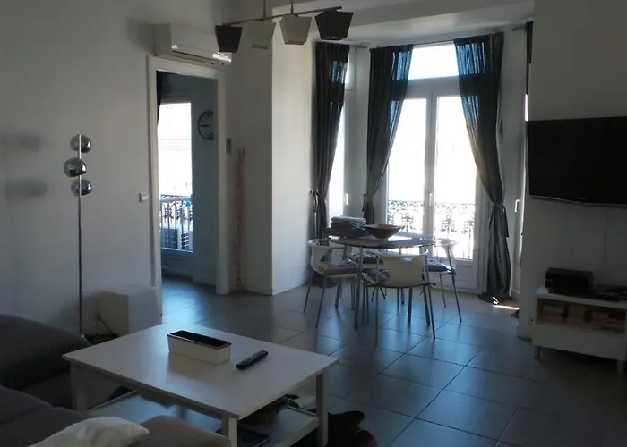 2 Pieces, Centre Ville, 50 Metres Plages Et Mer. * Menton