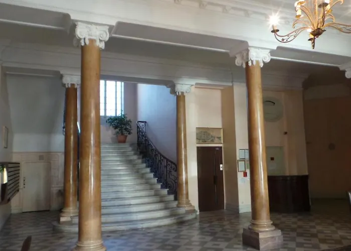 2 Pieces, Centre Ville, 50 Metres Plages Et Mer. * Menton